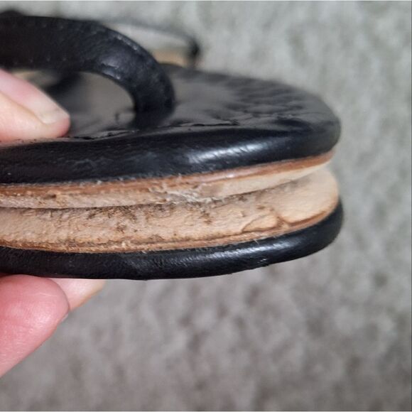 Authentic Chanel Quilted thong CC Black Leather  sandals size 40C - Picture 11 of 12